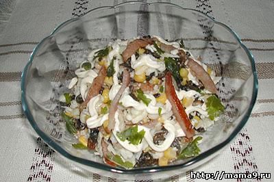 Фасолевый салат с консервированной рыбой